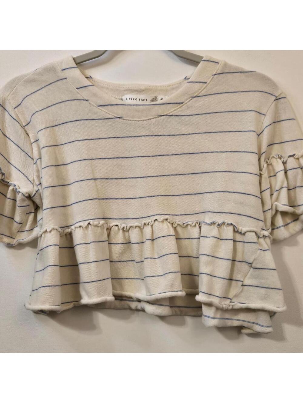 Altar'd State Women's Cream and White Crop-top